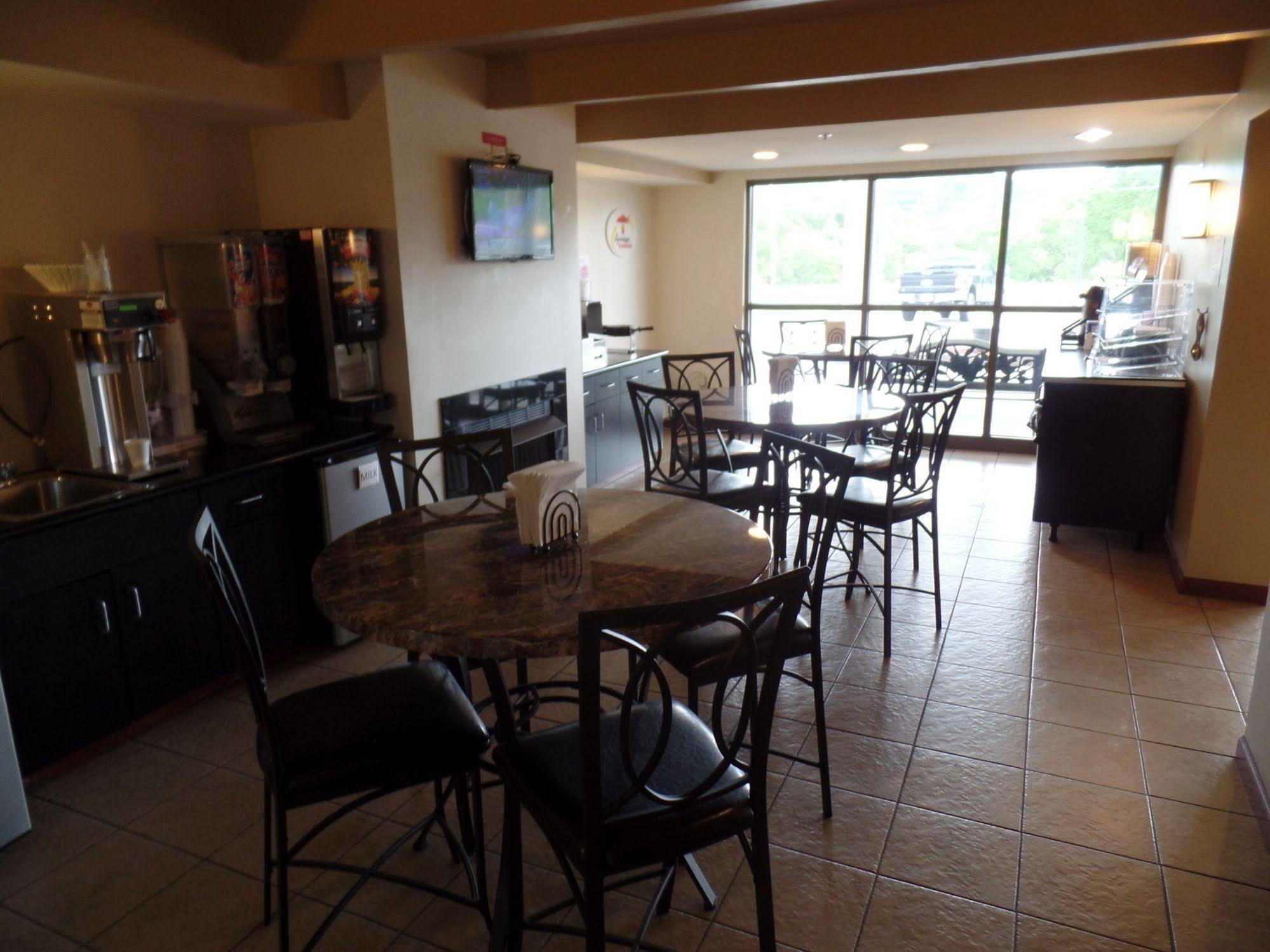 Super 8 By Wyndham Beaver Falls Ngoại thất bức ảnh